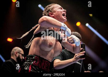 daniella hemsley celebration uncut|Kingpyn Boxing results: Daniella Hemsley flashes audience after。